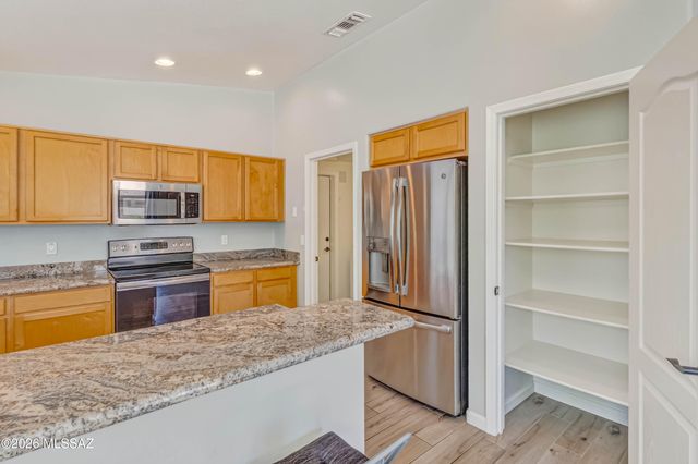446 W Silvertip Road, Tucson, AZ 85737