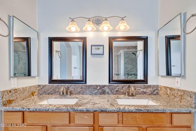 446 W Silvertip Road, Tucson, AZ 85737