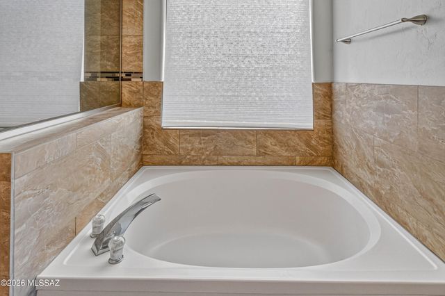 446 W Silvertip Road, Tucson, AZ 85737