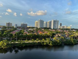 3701 N Country Club Dr 908, Aventura, FL 33180