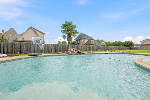 605 Fall Winds Circle, Bossier City, LA 71111