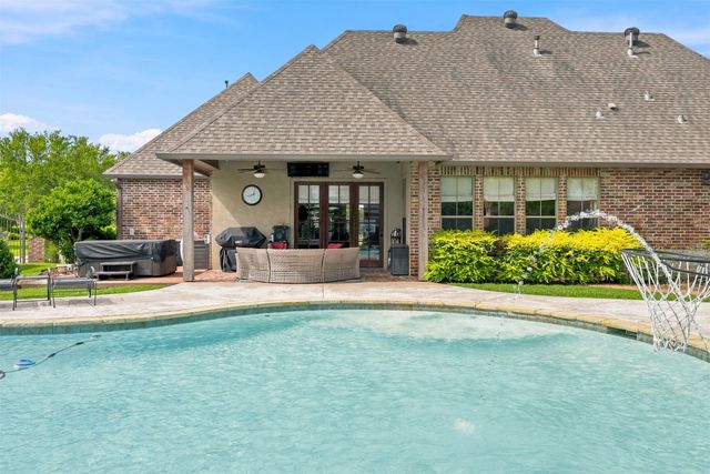 605 Fall Winds Circle, Bossier City, LA 71111