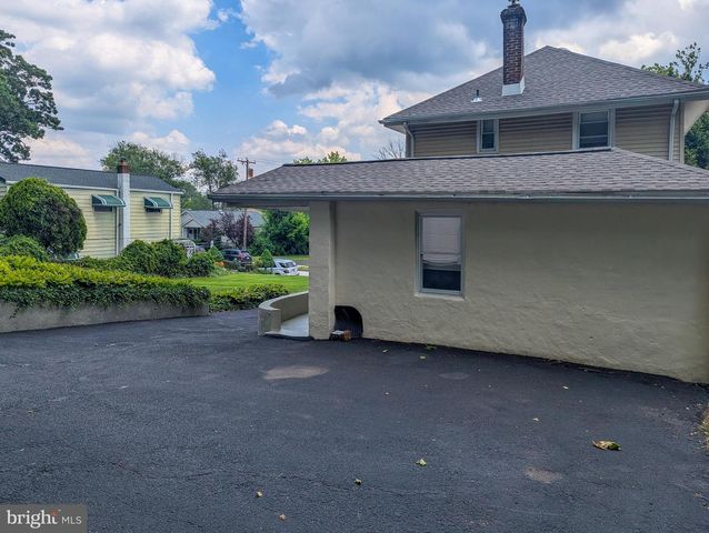 122 EGERTON, Glenside, PA 19038