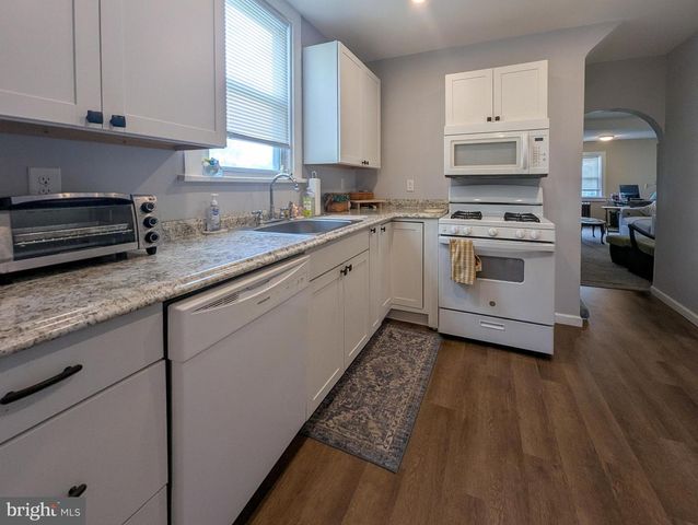 122 EGERTON, Glenside, PA 19038