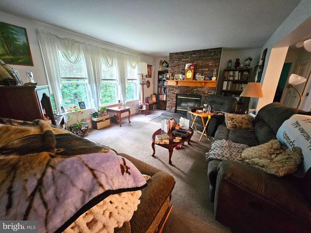 184 WINTER ROAD, Paw Paw, WV 25434