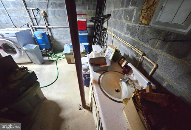 184 WINTER ROAD, Paw Paw, WV 25434