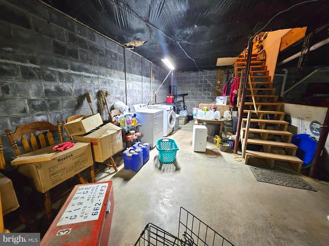 184 WINTER ROAD, Paw Paw, WV 25434