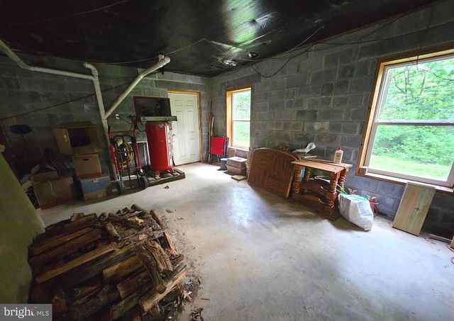 184 WINTER ROAD, Paw Paw, WV 25434