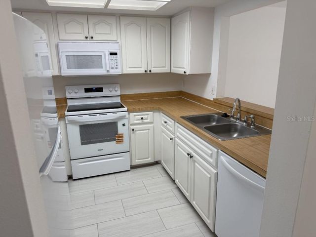 926 SUNRIDGE DRIVE F1, Sarasota, FL 34234