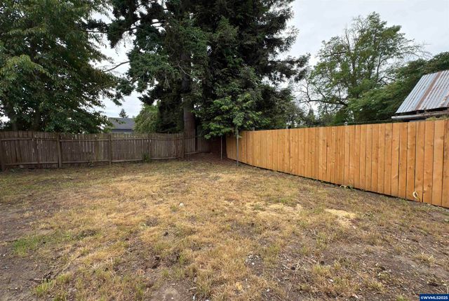 1078 Young St, Woodburn, OR 97071