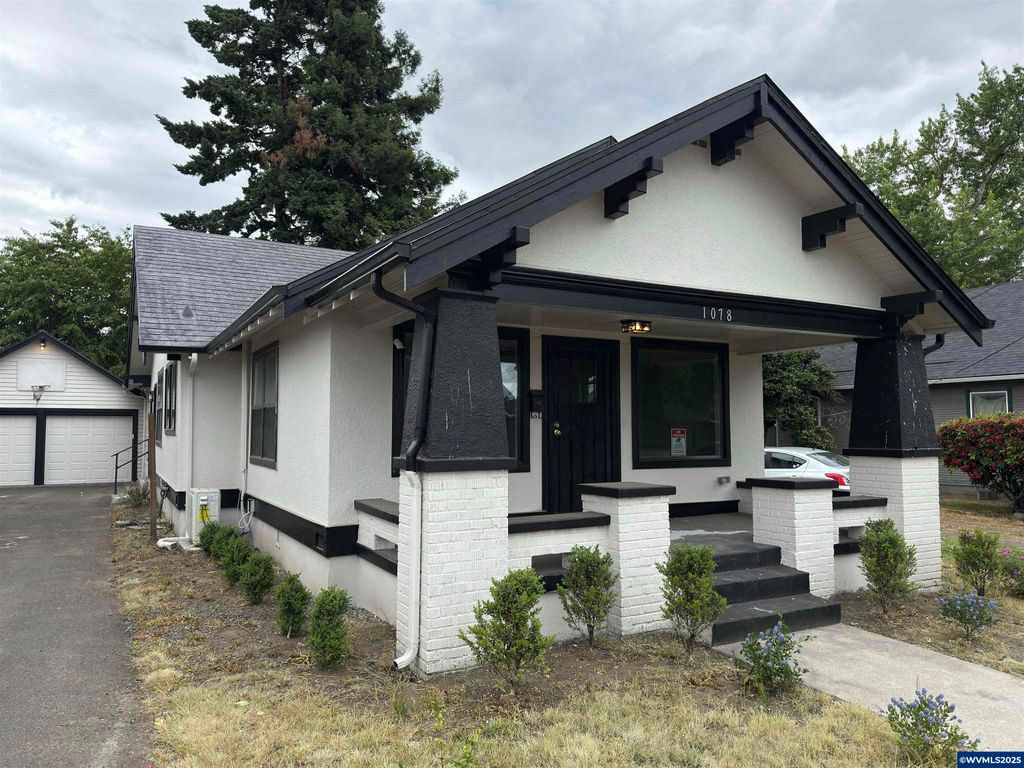 1078 Young St, Woodburn, OR 97071