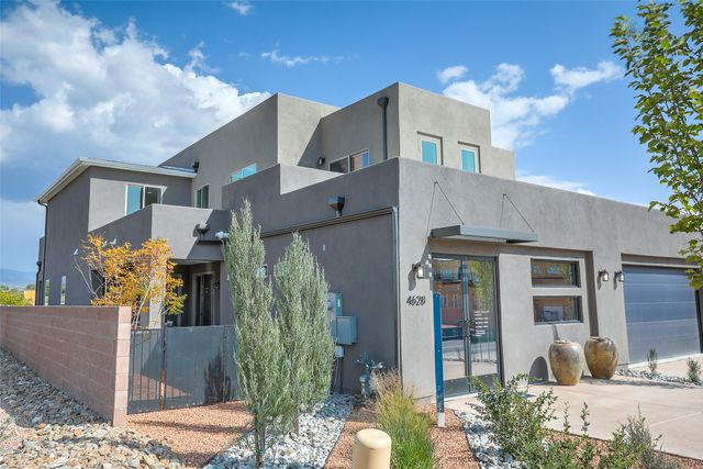 4628 Rail Runner Road, Santa Fe, NM 87507