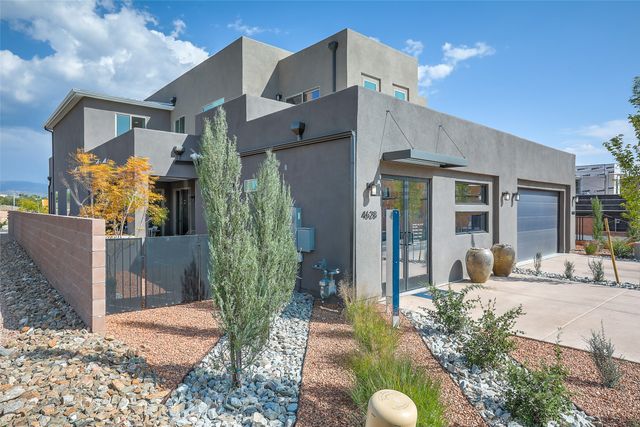 4628 Rail Runner Road, Santa Fe, NM 87507