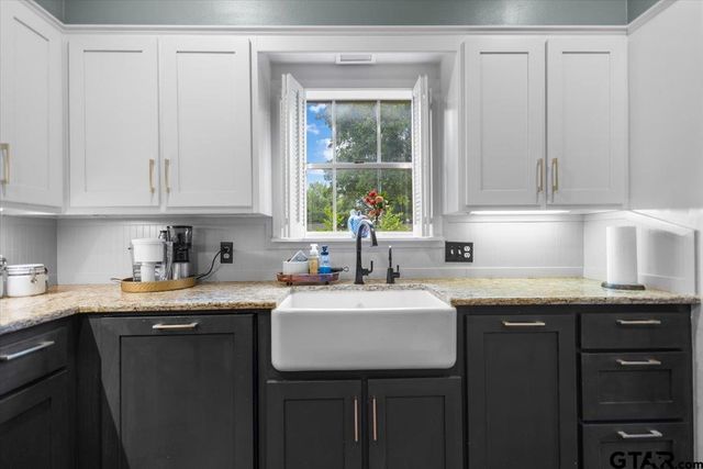 5911 Foxcroft RD, Tyler, TX 75703
