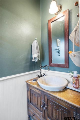 5911 Foxcroft RD, Tyler, TX 75703