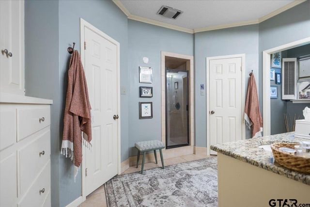 5911 Foxcroft RD, Tyler, TX 75703