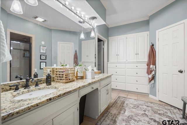 5911 Foxcroft RD, Tyler, TX 75703