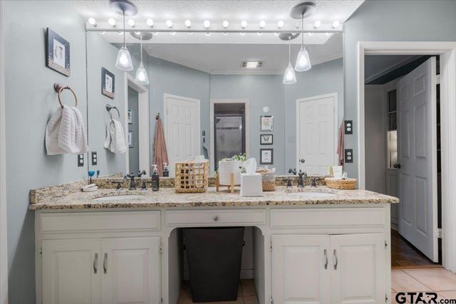 5911 Foxcroft RD, Tyler, TX 75703