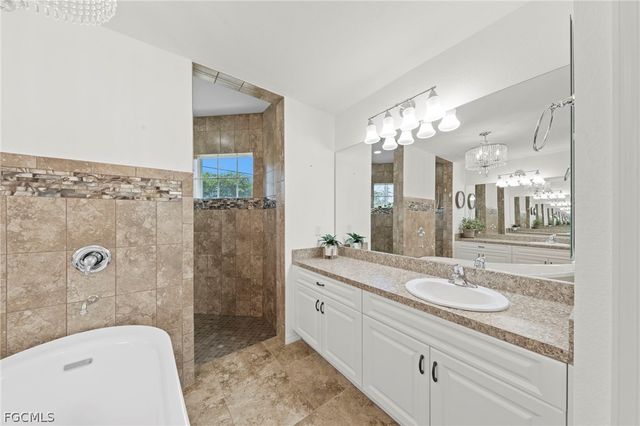 126 SE 15th PL, Cape Coral, FL 33990