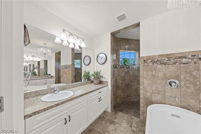 126 SE 15th PL, Cape Coral, FL 33990