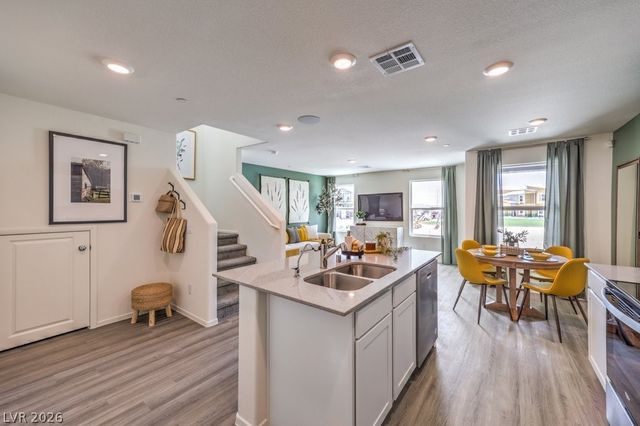 6087 Ginger Garden Street 16, North Las Vegas, NV 89081