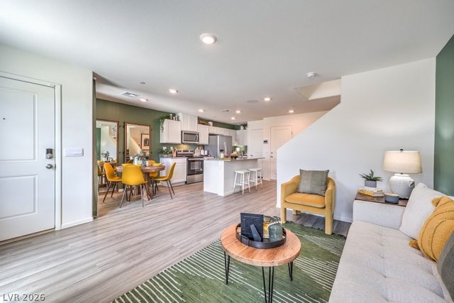 6087 Ginger Garden Street 16, North Las Vegas, NV 89081