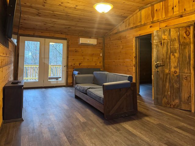 341 BUTTERCUP DR, Mathias, WV 26812