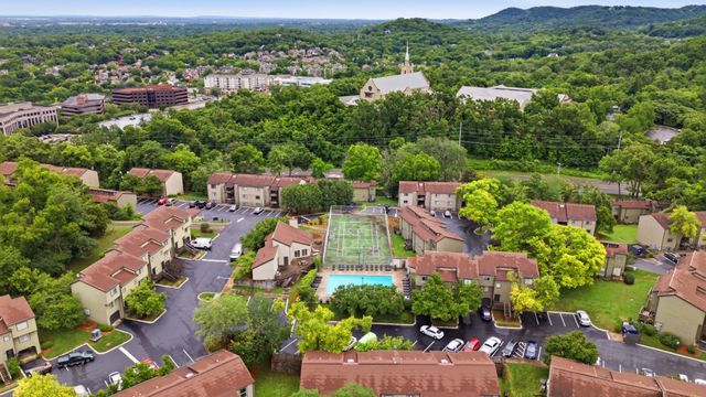 201 Summit Ridge Dr, Nashville, TN 37215