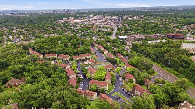201 Summit Ridge Dr, Nashville, TN 37215