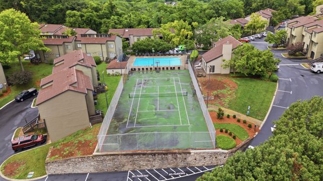 201 Summit Ridge Dr, Nashville, TN 37215