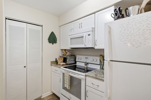 201 Summit Ridge Dr, Nashville, TN 37215