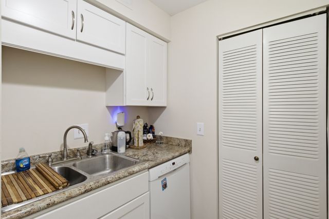 201 Summit Ridge Dr, Nashville, TN 37215