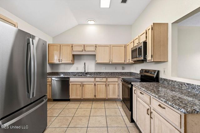 10617 Maple Street, Ocean Springs, MS 39565