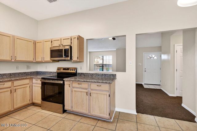 10617 Maple Street, Ocean Springs, MS 39565