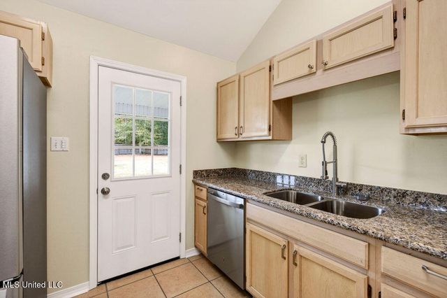 10617 Maple Street, Ocean Springs, MS 39565