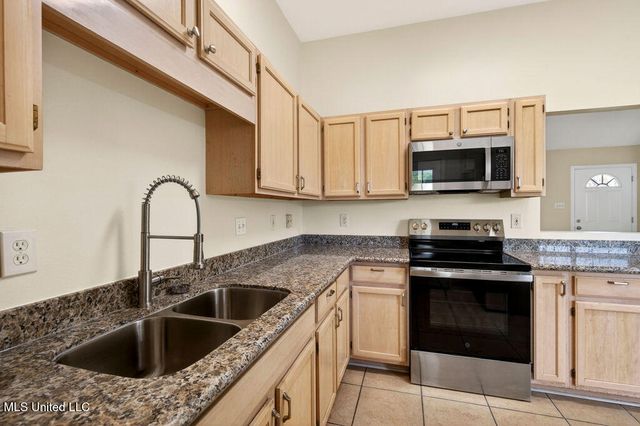 10617 Maple Street, Ocean Springs, MS 39565