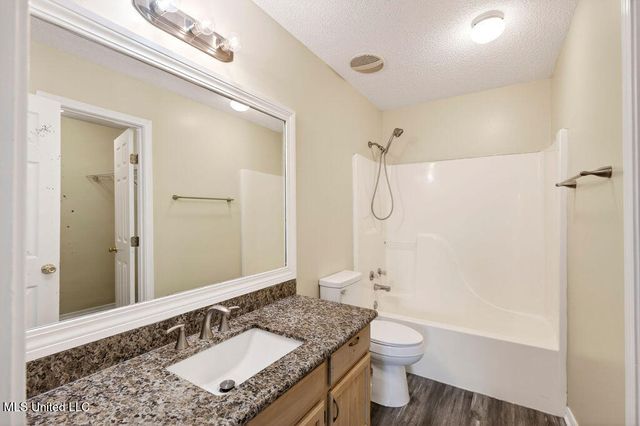 10617 Maple Street, Ocean Springs, MS 39565