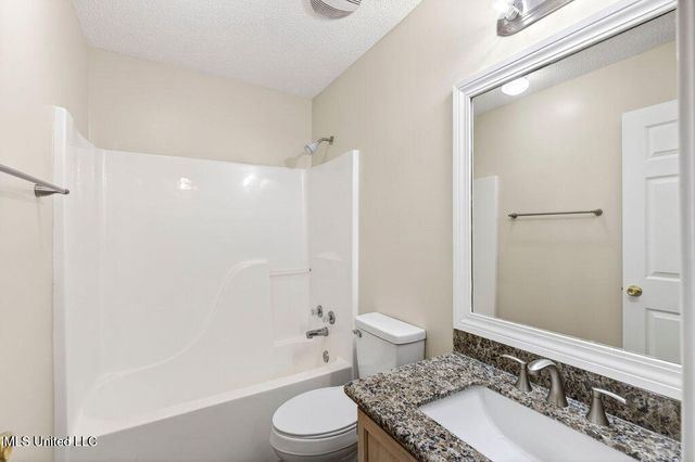 10617 Maple Street, Ocean Springs, MS 39565