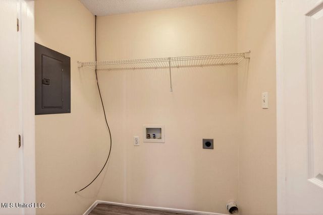 10617 Maple Street, Ocean Springs, MS 39565