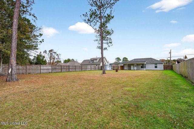 10617 Maple Street, Ocean Springs, MS 39565