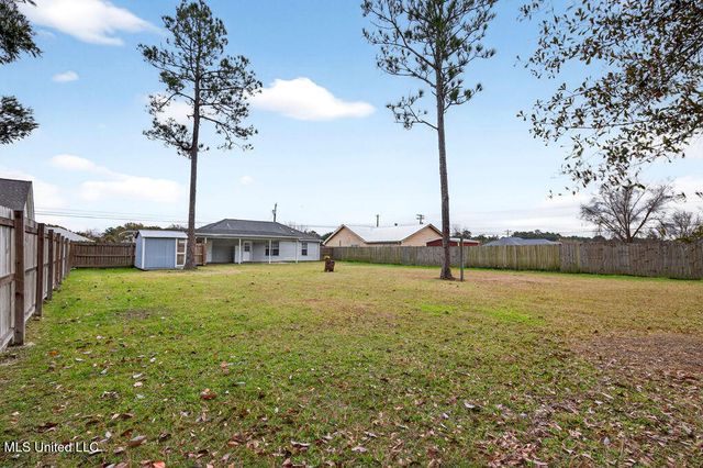 10617 Maple Street, Ocean Springs, MS 39565