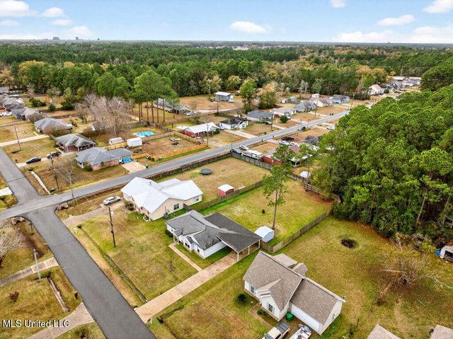 10617 Maple Street, Ocean Springs, MS 39565