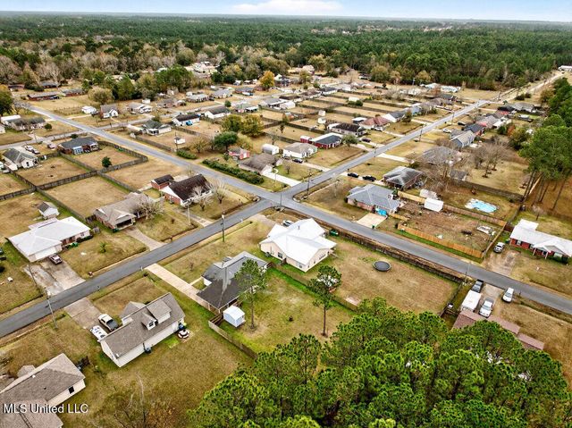 10617 Maple Street, Ocean Springs, MS 39565