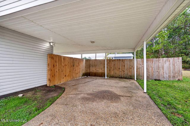 10617 Maple Street, Ocean Springs, MS 39565