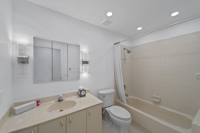 22586 Esplanada Drive, Boca Raton, FL 33433