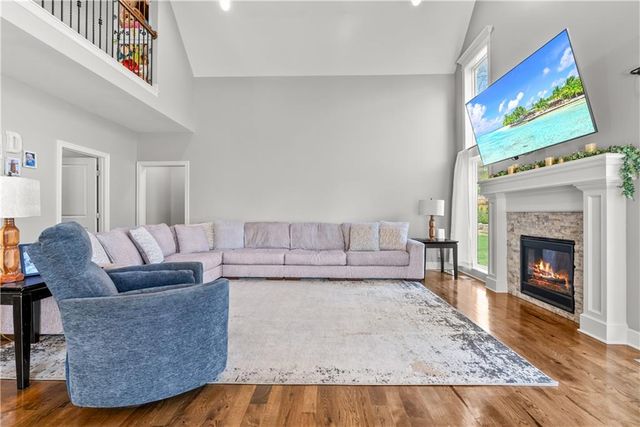 1308 NE Woods Edge Circle, Lee's Summit, MO 64064