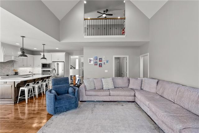 1308 NE Woods Edge Circle, Lee's Summit, MO 64064