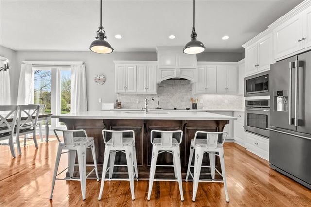 1308 NE Woods Edge Circle, Lee's Summit, MO 64064