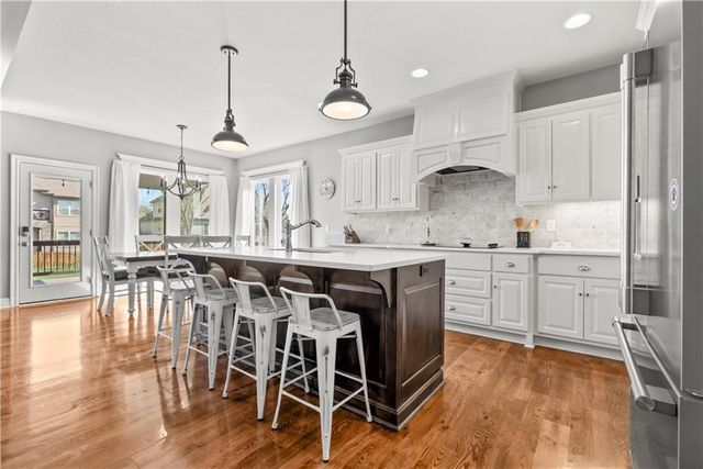 1308 NE Woods Edge Circle, Lee's Summit, MO 64064