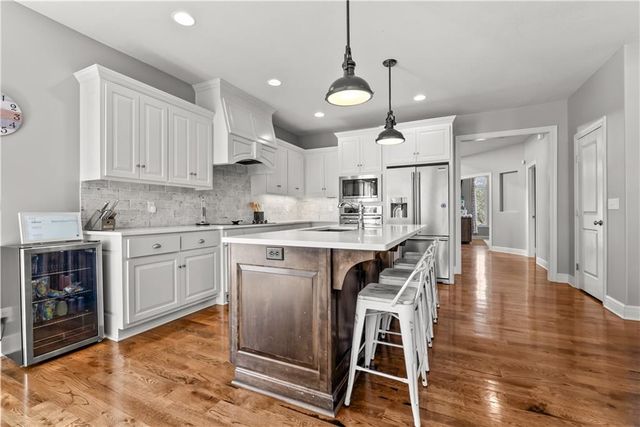 1308 NE Woods Edge Circle, Lee's Summit, MO 64064